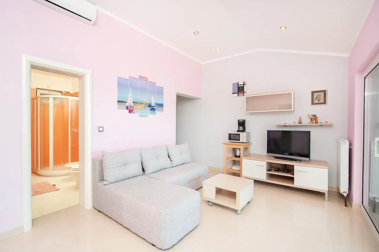 Apartments Oriana Rabac 0*,